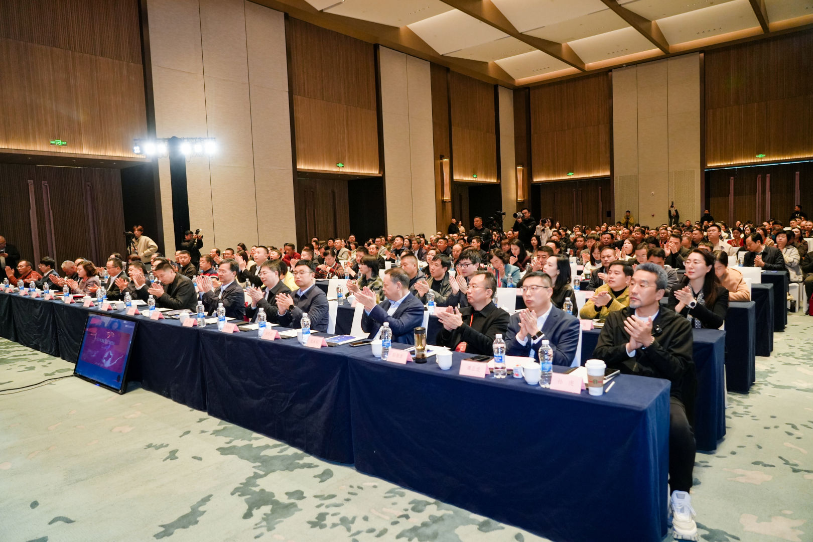 1764549907525313.jpg 1764549907525313.jpg