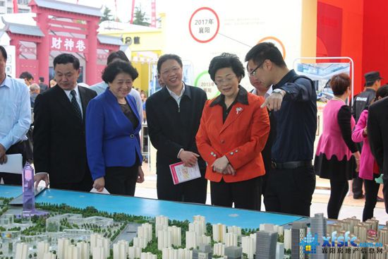 市领导视察东津_副本.jpg
