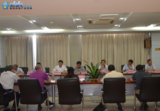 座谈会.jpg