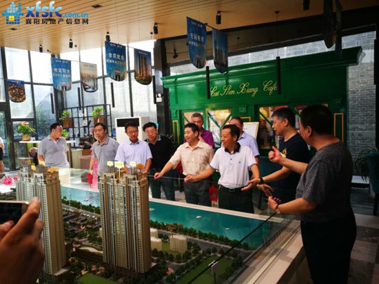 座谈会1.jpg