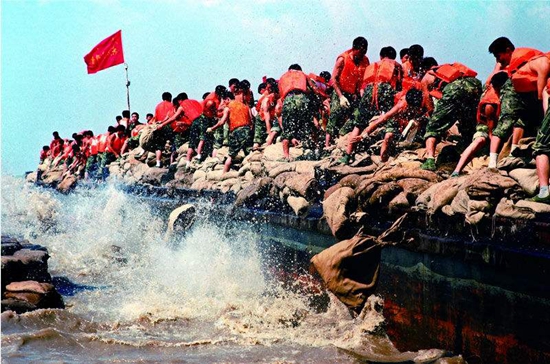 抗洪救灾.jpg