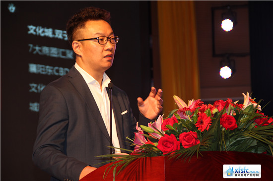 襄阳文化城·双子中心副总经理仲鸿斐先生讲解产品1.JPG