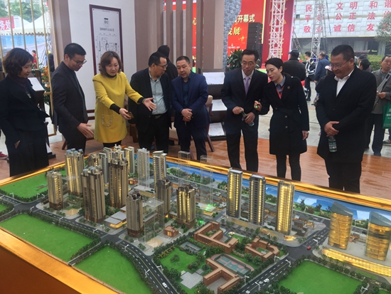 领导视察图片1.jpg