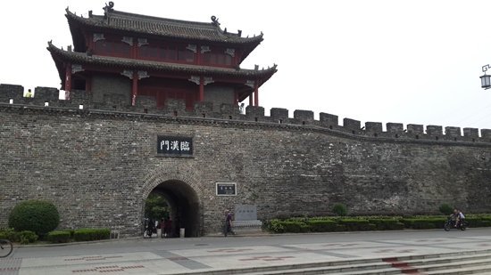 襄阳古城墙.jpg
