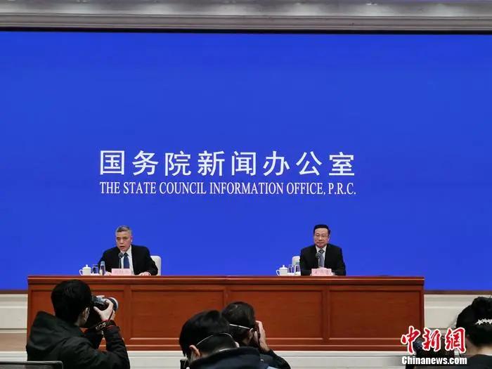 16213112a81163fe972323.jpg GDP1.jpg